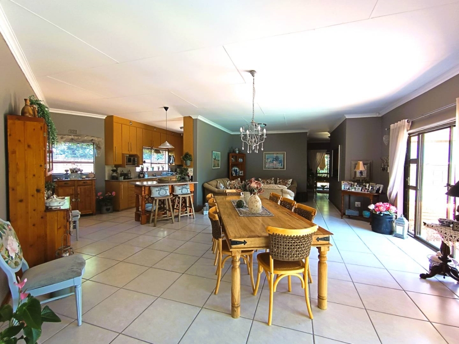 5 Bedroom Property for Sale in Langenhovenpark Free State